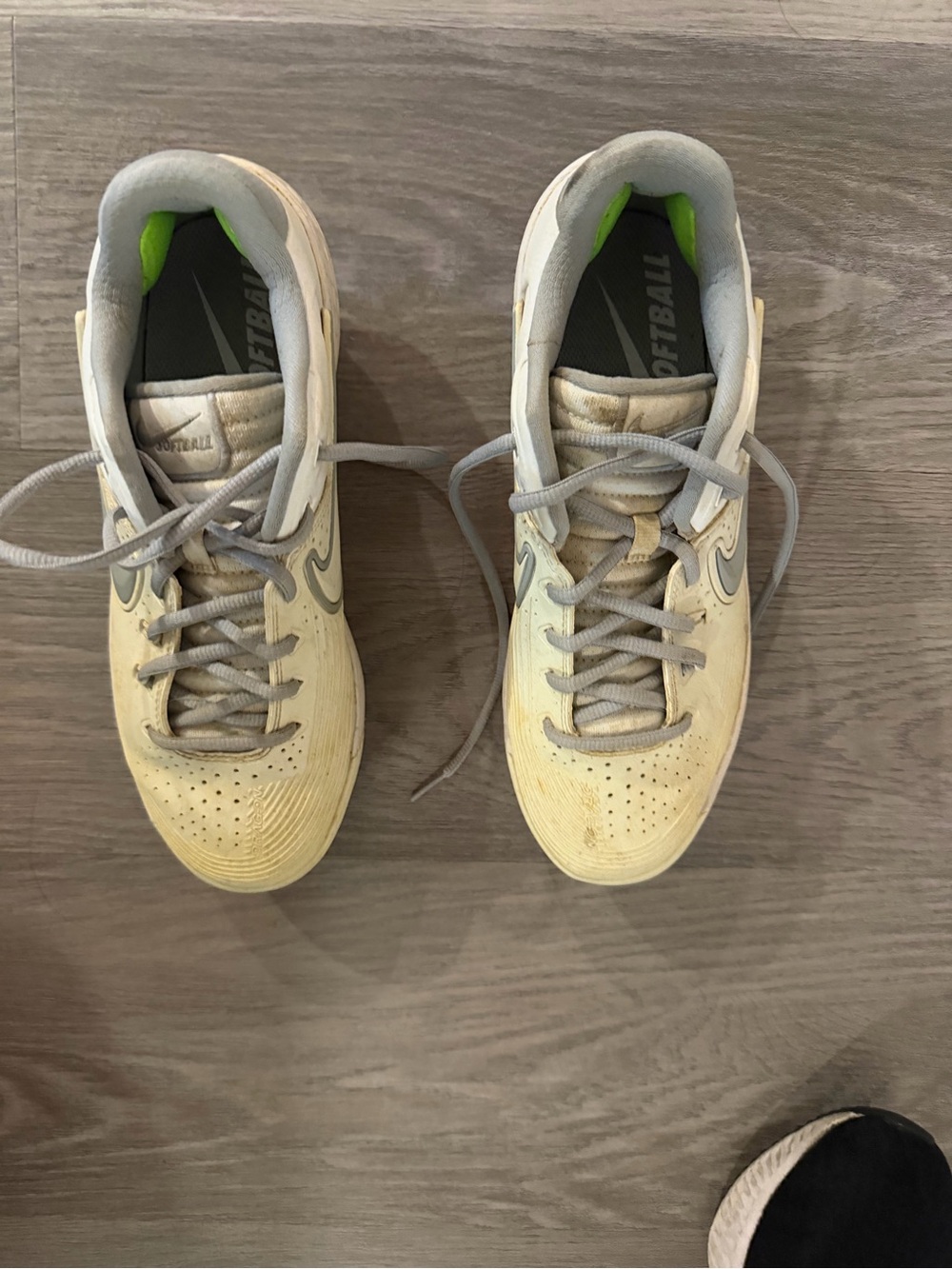 Women’s Athletic Softball Shoes in Light Yellow and white with metal cleats